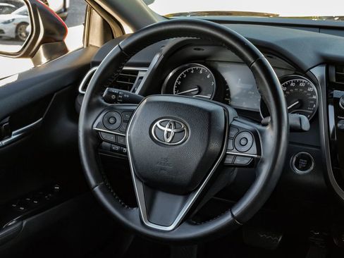 Used 2018 Toyota Camry XLE image 15