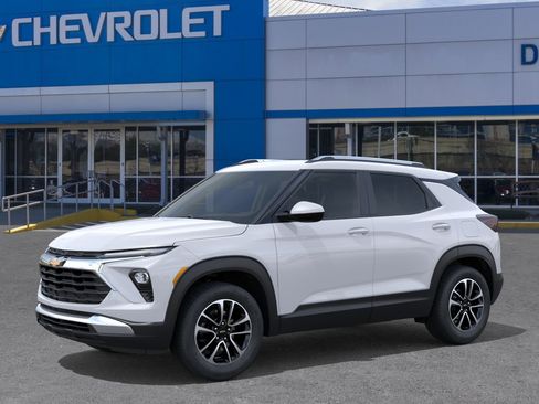 New 2026 Chevrolet TrailBlazer LT FWD image 2