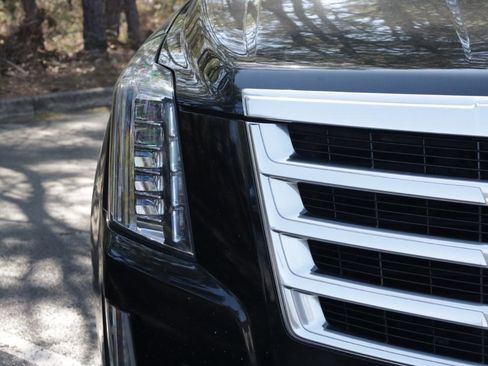 Used 2016 Cadillac Escalade Luxury image 28