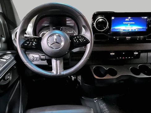 Used 2025 Mercedes-Benz Sprinter 2500 image 6