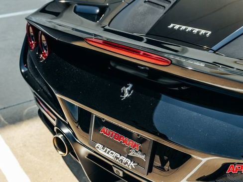 Used 2022 Ferrari F8 Tributo image 39