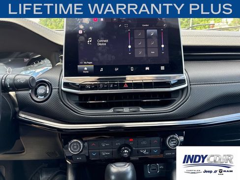 Used 2022 Jeep Compass Latitude w/ Sun and Sound Group AWD/4WD image 17