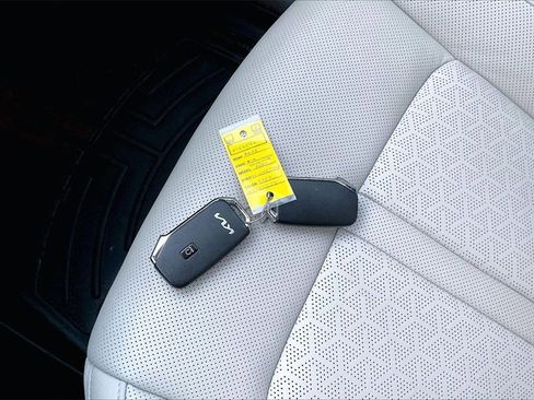 Certified 2022 Kia Sorento SX Prestige w/ Panoramic Sunroof Package image 11