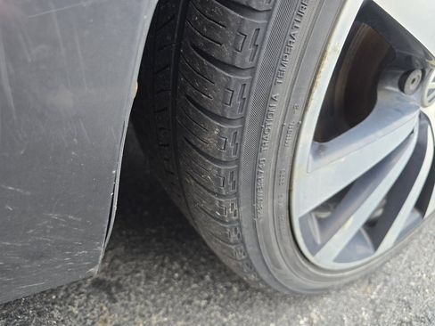 Used 2012 Volkswagen Beetle 2.0T w/ Lamp & Wheel Pkg image 16