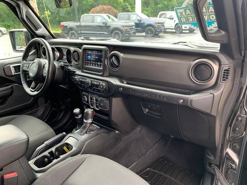 Used 2021 Jeep Wrangler Unlimited Sport AWD/4WD image 14