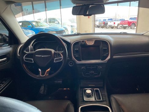 Used 2018 Chrysler 300 Touring image 20