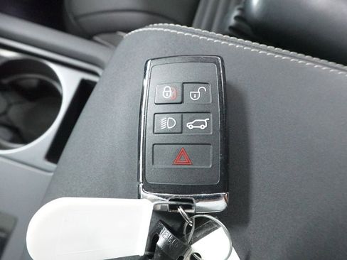 Used 2023 Land Rover Discovery Metropolitan Edition AWD/4WD image 23