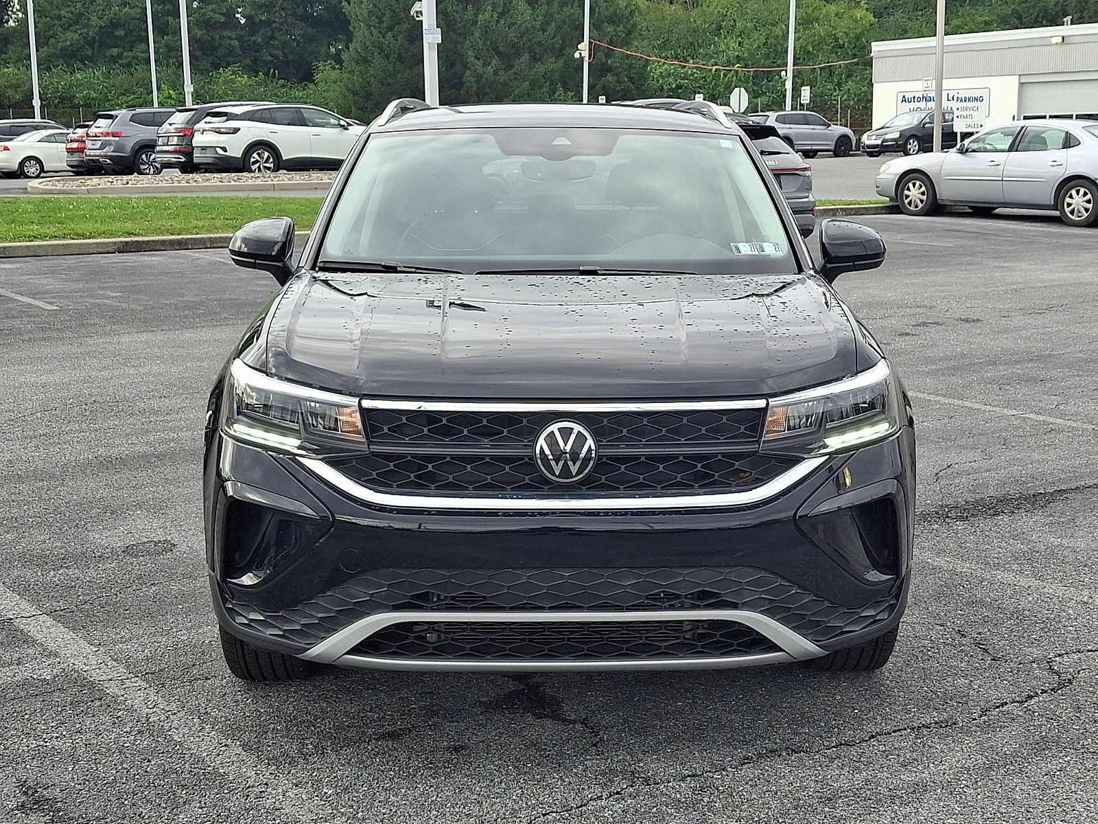 Used 2023 Volkswagen Taos SE FWD image 3