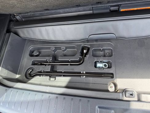 Used 2023 Toyota Highlander XLE FWD image 29