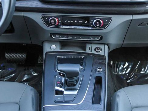 Used 2020 Audi Q5 e Prestige w/ Prestige Package image 12