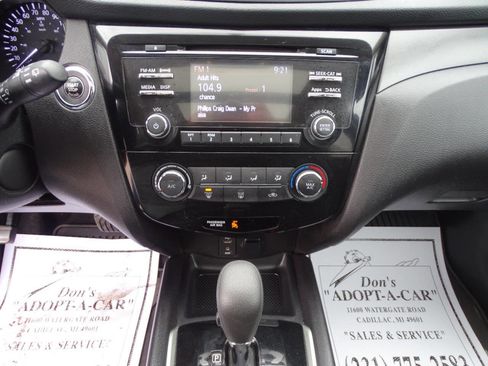 Used 2015 Nissan Rogue SV FWD image 21