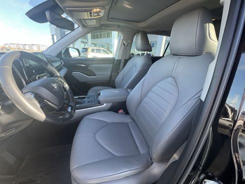 Used 2021 Toyota Highlander XLE image 20