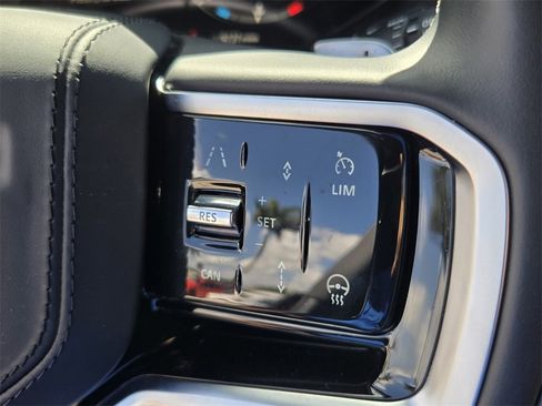 Used 2024 Land Rover Range Rover Sport SE image 23