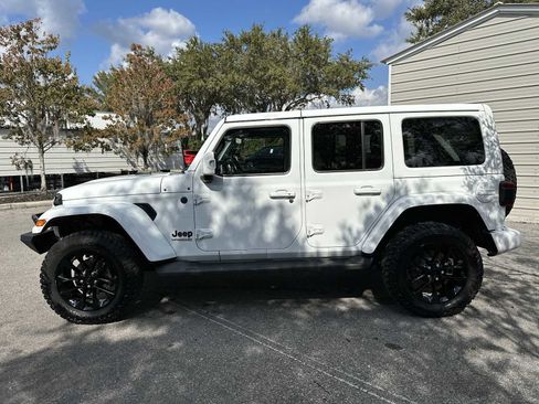 Used 2022 Jeep Wrangler Unlimited Sahara image 3