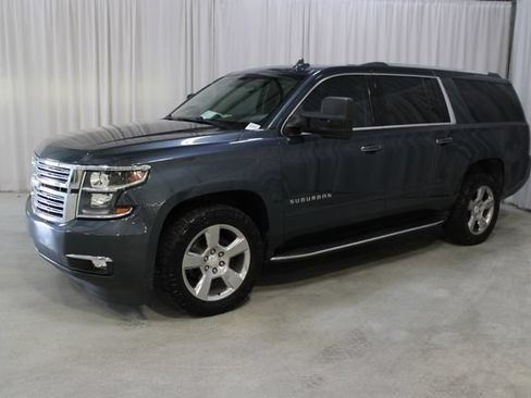 Used 2020 Chevrolet Suburban Premier AWD/4WD image 29