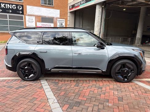 Used 2024 Kia EV9 GT-Line AWD/4WD image 2