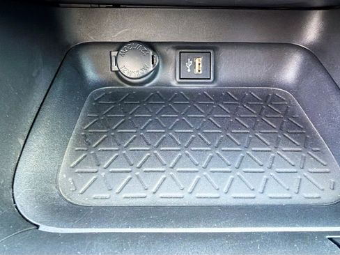 Used 2024 Toyota RAV4 XLE Premium image 31