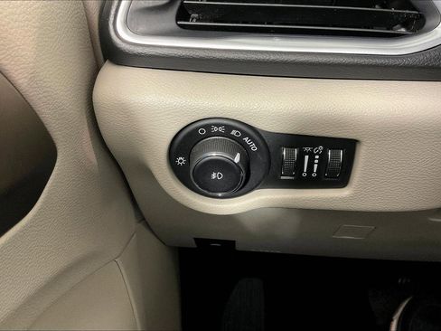 Used 2018 Chrysler Pacifica Touring-L Plus w/ Advanced Safetytec Group FWD image 15