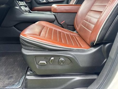 Used 2023 GMC Yukon XL Denali Ultimate AWD/4WD image 19