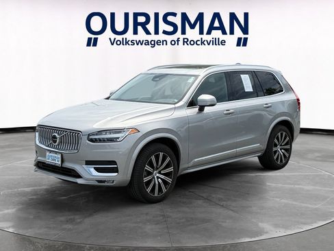 Used 2025 Volvo XC90 B5 Core AWD/4WD image 2