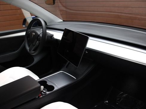 Used 2022 Tesla Model Y Performance image 27