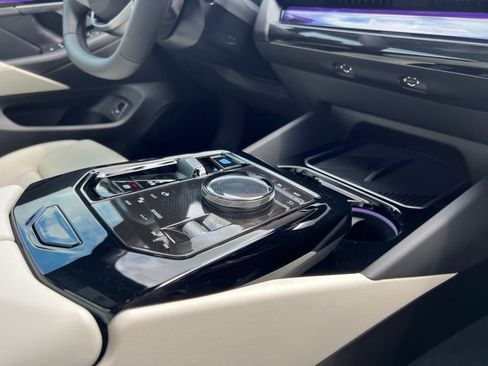 Used 2024 BMW i5 eDrive40i w/ Convenience Package image 34