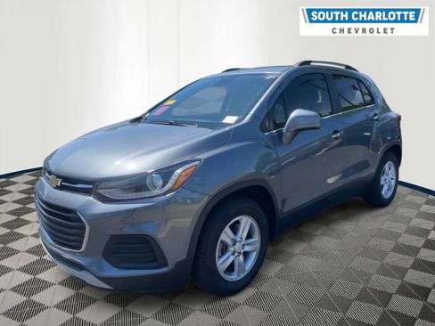Used 2019 Chevrolet Trax LT w/ LT Convenience Package FWD image 3