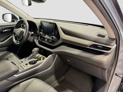 Certified 2020 Toyota Highlander XLE w/ Protection Package #3 AWD/4WD image 25