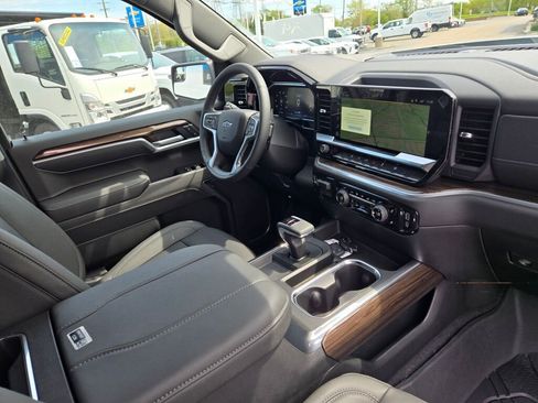 New 2026 Chevrolet Silverado 1500 RST w/ Dark Appearance Package AWD/4WD image 5