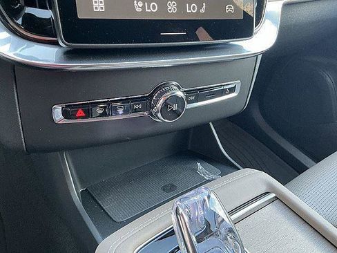 New 2026 Volvo XC90 T8 Ultra w/ Protection Package Premier AWD/4WD image 19