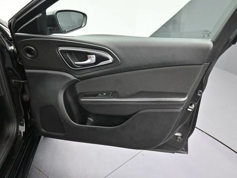 Used 2015 Chrysler 200 Limited FWD image 17