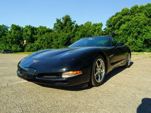 Used 2004 Chevrolet Corvette Convertible w/ Preferred Equipment Group RWD image 6