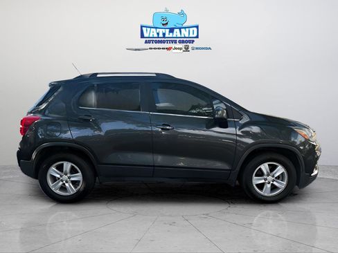 Used 2019 Chevrolet Trax LT w/ LPO, Cargo Package FWD image 6