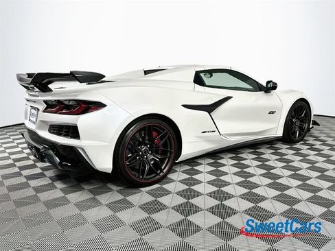 Used 2023 Chevrolet Corvette Z06 RWD image 15