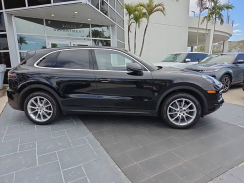 Used 2019 Porsche Cayenne Base image 8