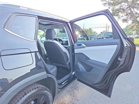 New 2026 Volkswagen Taos SE FWD image 32