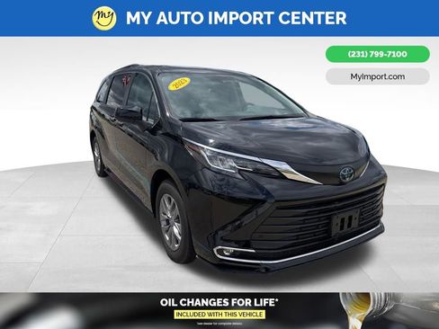 Used 2023 Toyota Sienna XLE AWD/4WD image 1