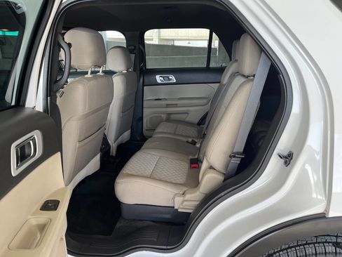 Used 2015 Ford Explorer XLT image 11