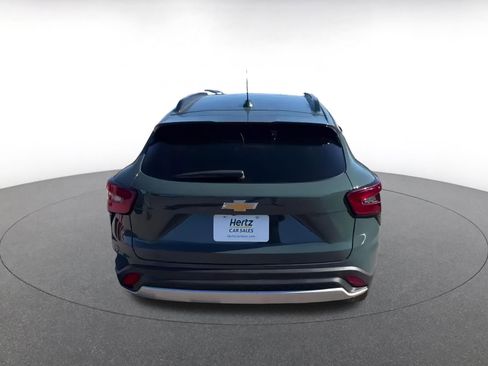 Used 2025 Chevrolet Trax LT image 12