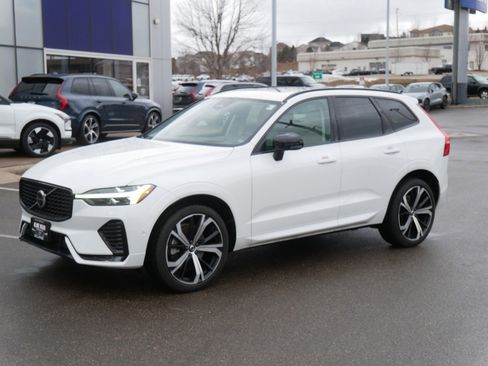 Certified 2023 Volvo XC60 B6 Ultimate w/ Climate Package image 3
