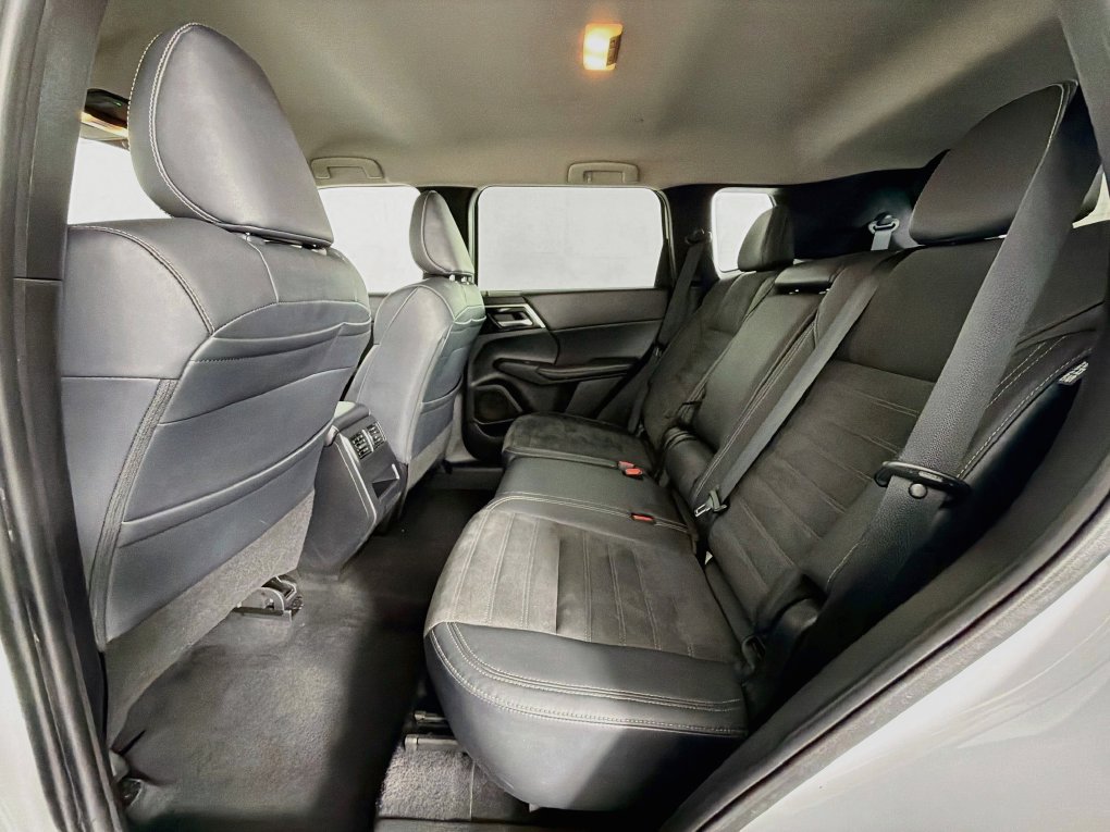 Used 2023 Mitsubishi Outlander SE FWD image 34
