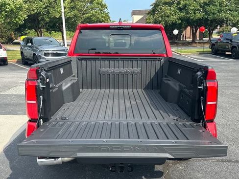 Used 2024 Toyota Tacoma Limited w/ Limited Package (LT) AWD/4WD image 5