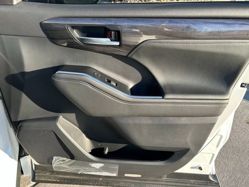 New 2026 Toyota Highlander Platinum AWD/4WD image 27