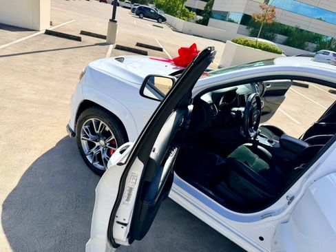 Used 2014 Jeep Grand Cherokee SRT8 w/ Luxury Group II AWD/4WD image 24