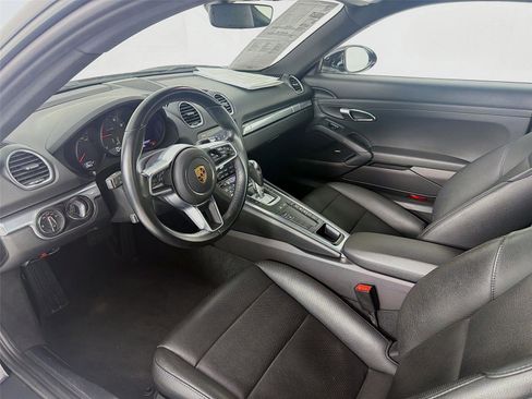 Used 2022 Porsche 718 Cayman w/ Premium Package image 4