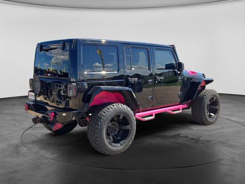 Used 2018 Jeep Wrangler Unlimited Sahara AWD/4WD image 8