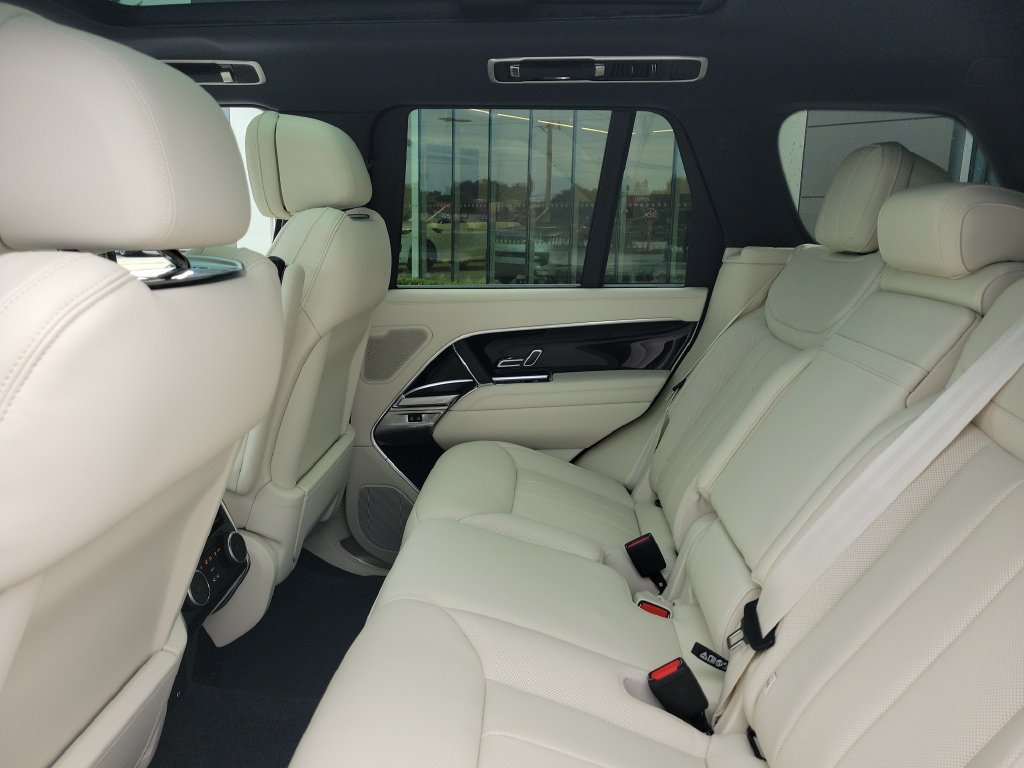 New 2027 Land Rover Range Rover SE AWD/4WD image 16