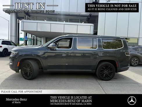 Used 2022 Jeep Grand Wagoneer Series III w/ Rear Seat Video Group 1 AWD/4WD image 3