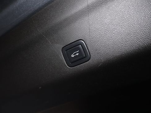 Used 2022 Chevrolet Tahoe Z71 w/ Off-Road Capability Package image 28