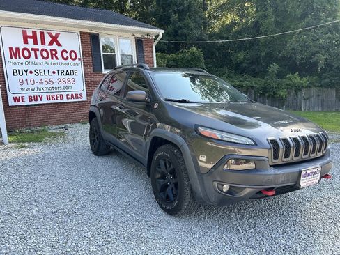 Used 2015 Jeep Cherokee Trailhawk w/ Leather Interior Group AWD/4WD image 7
